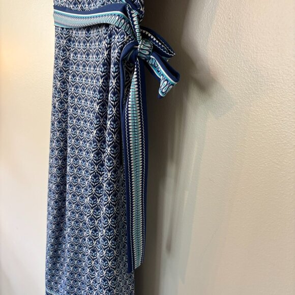 Max Studio Sleeveless Blue and White Print Stretch Wrap Dress, Size XS - Picture 9 of 13